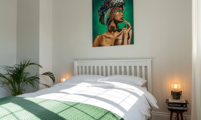 West Twickenham Casa | Stunning new 2 bedroom home with free parking