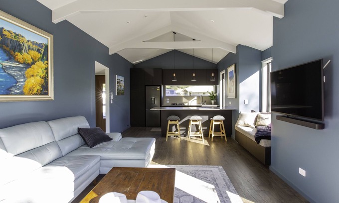 Richmond Cabaña | Stunning new architectural tree-house in Richmond, Nelson