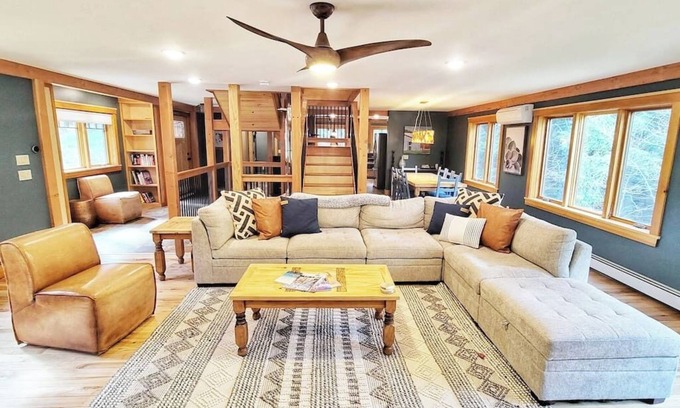 Moscow Casa | Stunning New Build on the River, 4 miles to Trapp