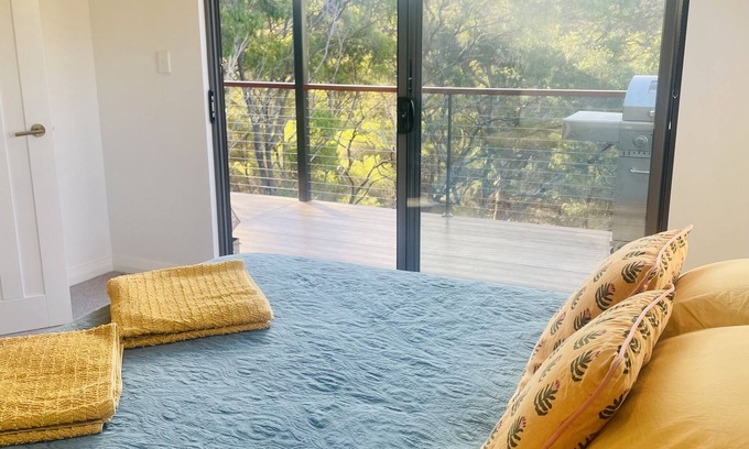 Yallingup Casa | Stunning new family home within the treetops. So close to wineries & beach!