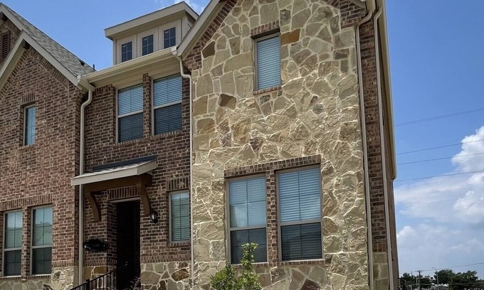 Mesquite Casa | Stunning new home that has it all! Great Location!