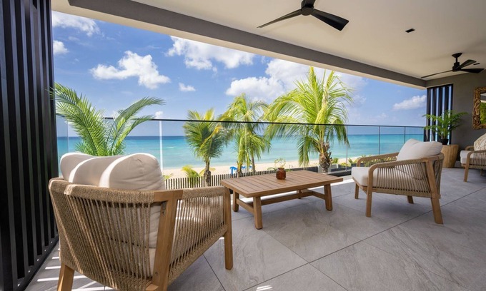 Bridgetown Apartamento | Stunning New Luxury Beachfront Condo - Allure 202