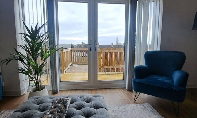 Seacroft Casa | Stunning New Modern Home in Seacroft