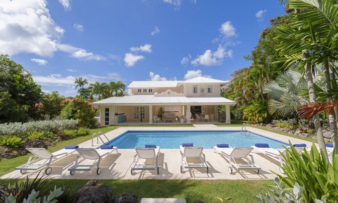 Gibbes Casa | Stunning New Villa 2 Mins to Beach - Coral House