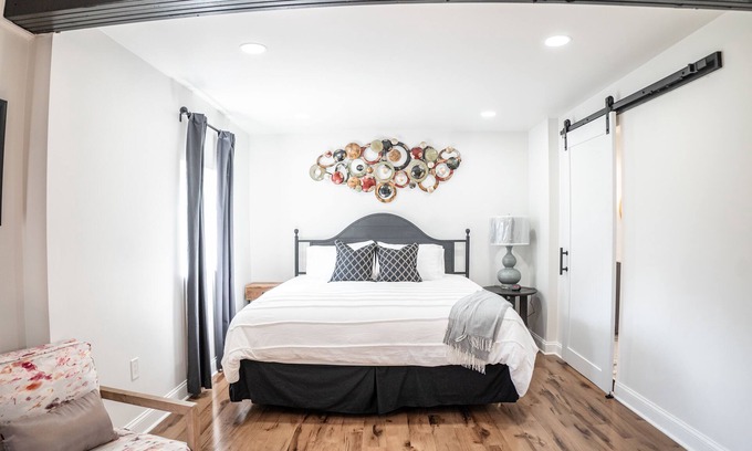 Seminary Hill Casa | Stunning Oasis - Attractions Nearby. Only 2 miles from Old Town