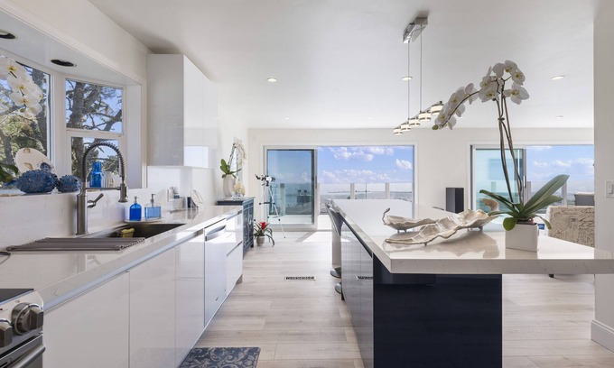 Half Moon Bay Villa | Stunning Ocean and Mountain Views