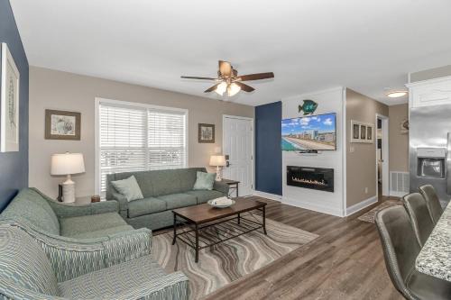 Myrtle Beach Casa | Stunning Ocean Lakes "Coastal Cottage" Beach House-Renovated! LED Fireplace! Walk to The Beach!