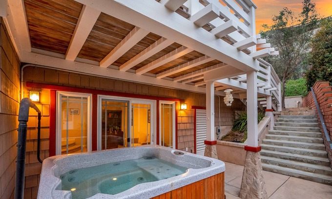 Sunset Cliffs Casa | Stunning ocean view home with WiFi, central AC, hot tub - snowbirds welcome