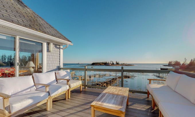 Newagen Casa | Impresionante cabaña frente al mar con terraza privada y vistas al mar.