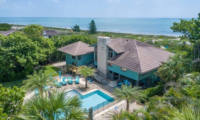 South Beach Casa | STUNNING OCEANFRONT SEA TURTLE RESORT Beach Home with Resort Pool WOW!