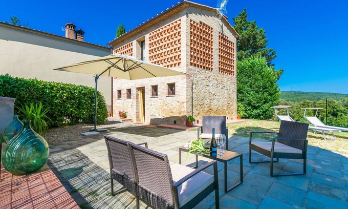 Castel San Gimignano Casa | Preciosa casa de vacaciones privada con A/C, WIFI, TV, patio, vista panorámica, aparcamiento