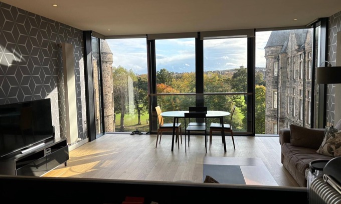 Laurieston Apartamento | Stunning Park View Quartermile Apartment Close Proximity to Castle & University