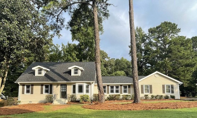 Peachtree City Casa | Stunning Peachtree City Home with golf cart/car rental available!