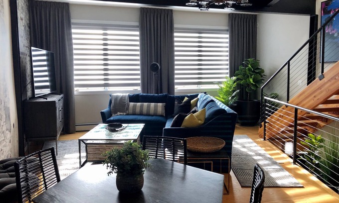 North Central Westminster Casa | Stunning Penthouse Suite Next to Whole Foods