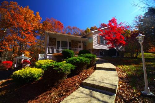 East Stroudsburg Villa | Stunning Poconos Villa- Hot Tub, Pool, Game Room, BBQ & more
