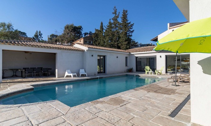 Preconil Villa | Maravillosa casa de vacaciones privada con piscina privada, WIFI, TV, terraza y aparcamiento