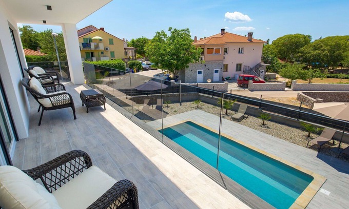 Skrbcici Casa | Estupenda casa de vacaciones privada con WIFI, A/C, piscina privada, TV, terraza y aparcamiento