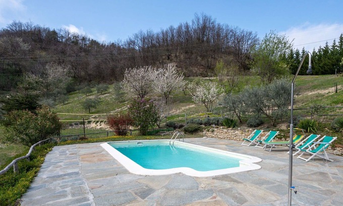Cossano Belbo Casa | Casa de vacaciones privada con WIFI, piscina privada, patio, mascotas permitida, aparcamiento