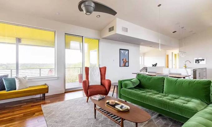 Austin Casa | Stunning, Private, Mid-Century Home in East Austin