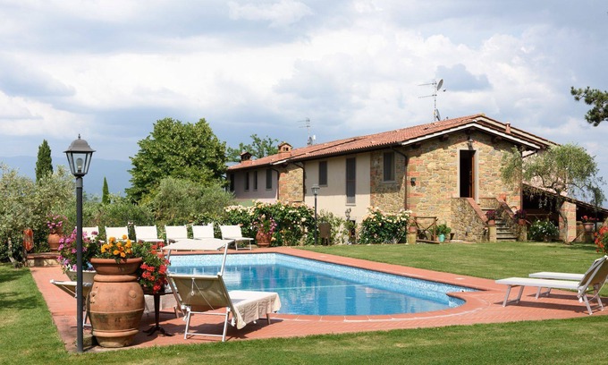 Cavriglia Villa | Casa de vacaciones privada con WIFI, jacuzzi, A/C, piscina privada, TV, patio, vista panorámica