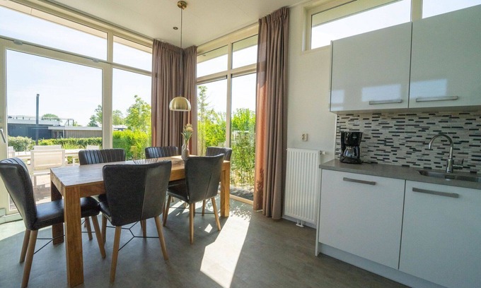 Nunspeet Casa | Estupenda casa de vacaciones privada para 6 personas con WIFI, piscina, TV, terraza y aparcamiento