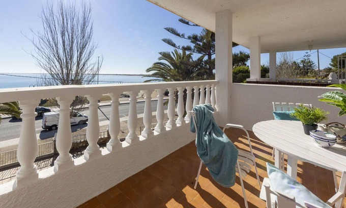 L'Ampolla Villa | Stunning private villa for 12 people with WIFI, TV, patio, pets allowed and parking