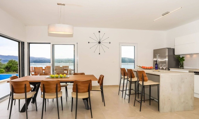 Necujam Casa | Maravillosa casa de vacaciones privada con piscina privada, A/C, WIFI, TV, terraza y aparcamiento