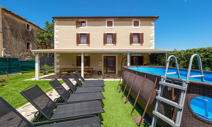 Cepljani Casa | Estupenda casa de vacaciones privada con WIFI, A/C, piscina privada, TV, terraza y aparcamiento