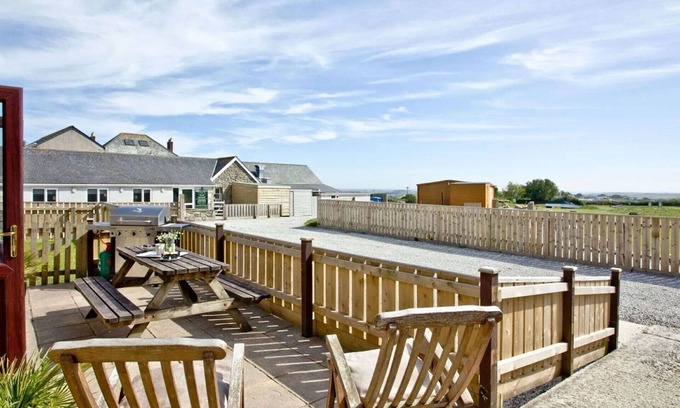 Helford Passage Casa | Estupenda casa de vacaciones privada con bañera de hidromasaje, WIFI, TV, patio, aparcamiento