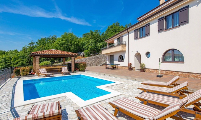 Viskovo Casa | Preciosa casa de vacaciones privada con WIFI, piscina privada, A/C, TV, patio y aparcamiento