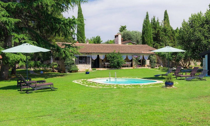 Zambratija Villa | Preciosa casa de vacaciones privada con A/C, WIFI, piscina privada, TV, terraza, aparcamiento