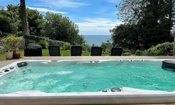 Niton Casa | Stunning property with sea views and swimspa