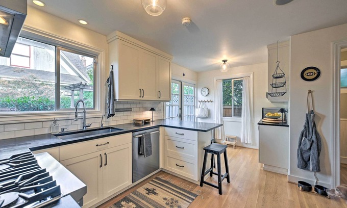 East Queen Anne Casa | Stunning Queen Anne House w/ Private Patio!