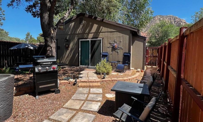 West Sedona Villa | Stunning Red Rocks; W. Sedona, Walk to trls! 1 bd!