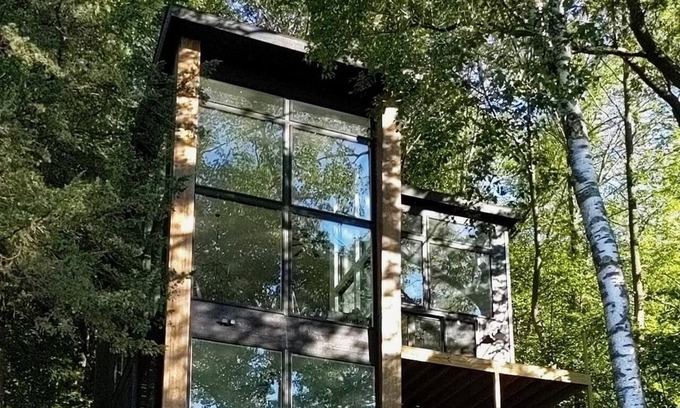 Markesan Casa | Stunning remodeled home with floor to ceiling views