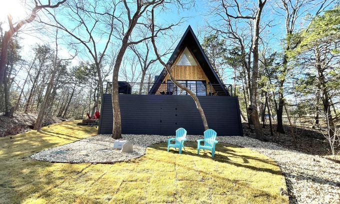 Pottsboro Cabina | Stunning remodeled modern Aframe 1 mile to Lake Texoma and Highport Marina