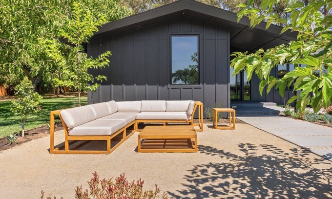 Napa Casa | Stunning Renovated Mid-Century Modern Home on 2.5 Acres in Napa Valley