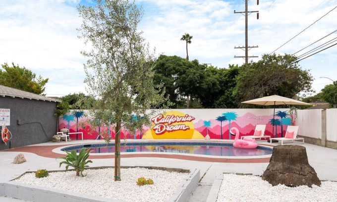 Bixby Knolls Casa | Stunning Retro Beach Oasis, Dual Living, Pool