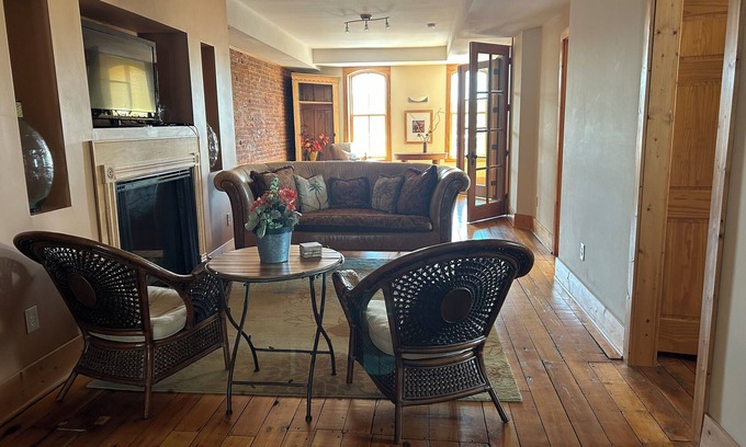 Wabasha Condominio | Stunning river view loft in Wabasha near Eagle Center