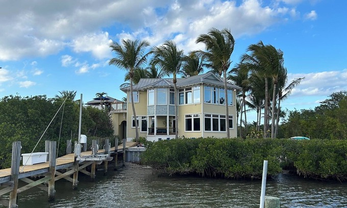 Vero Beach Casa | Stunning Riverfront Home with Private Beach and in Close Proximity to the Ocean.