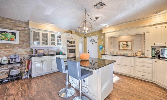 Rogers Villa | Stunning Rogers Villa w/ Pond ~ 7 Mi to Lake