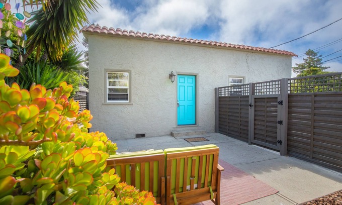 Seabright Cabaña | Stunning Seabright Cottage: Walk to the Beach & Boardwalk