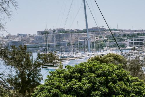 Gzira Apartamento | Stunning Seafront Apartment with Marina and Valletta views in Malta