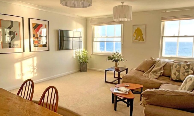 St Leonards-On-Sea Apartamento | Stunning seafront flat,St Leonards
