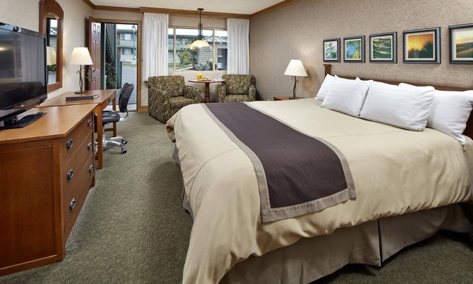 San Simeon Hotel | Stunning Seaside Cliffs & Beaches Nearby | Convenient Room w/ Sofa bed