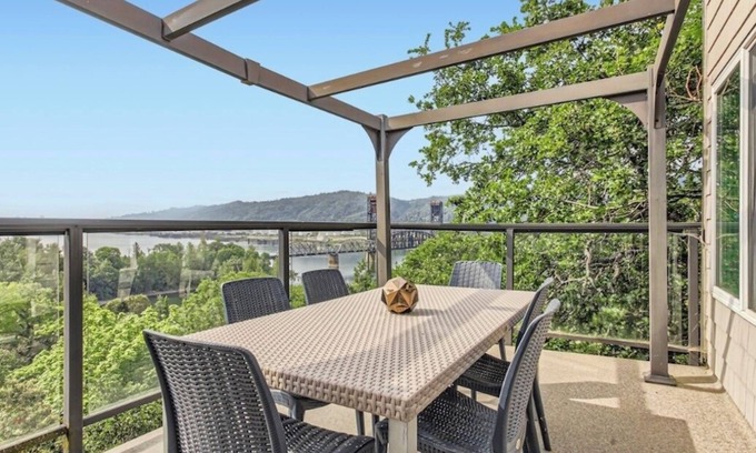 Portland Condominio | Stunning Secluded 2BR Condo with View in St. Johns