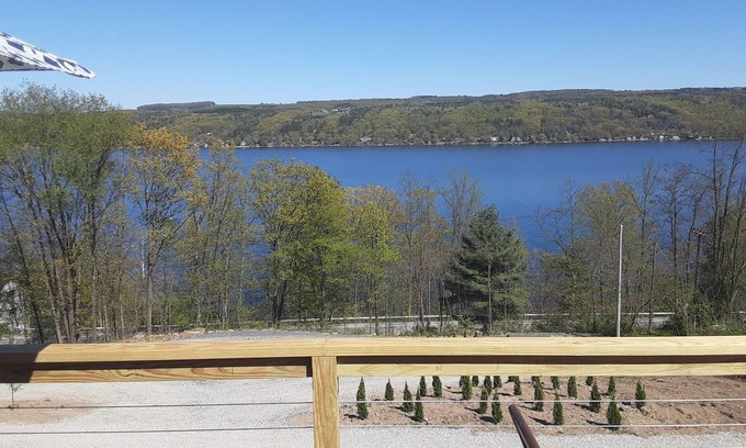 Hammondsport Cabina | Stunning site with amazing decks, hot tub, walk to private beach on Keuka Lake!