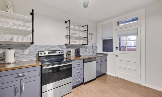 St. Louis Apartamento | Stunning & Spacious Apt! Great 4 long stays!