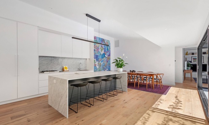 Walkerville Casa | STUNNING SPACIOUS MODERN HOME -EVERY ROOM HAS A GARDEN VIEW!