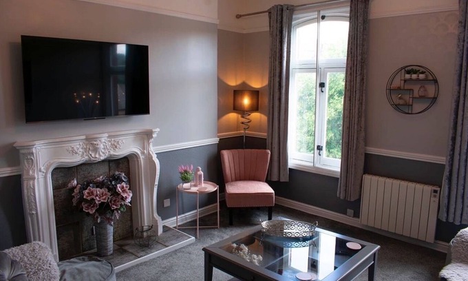 Belper Apartamento | Stunning Spacious one Bedroom Apartment in Courtyard Location, Central to Town